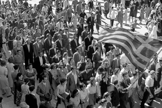 Αθηναίοι γιορτάζουν την απελευθέρωση της πόλης τους, Οκτώβριος 1944